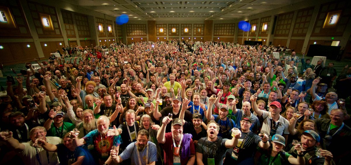Homebrew Con crowd 2017 cheering and toasting with glasses raised